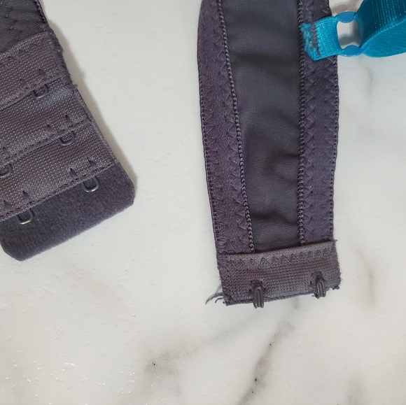 Gray Bra with Teal Lace Trim size 38C - Picture 10 of 16